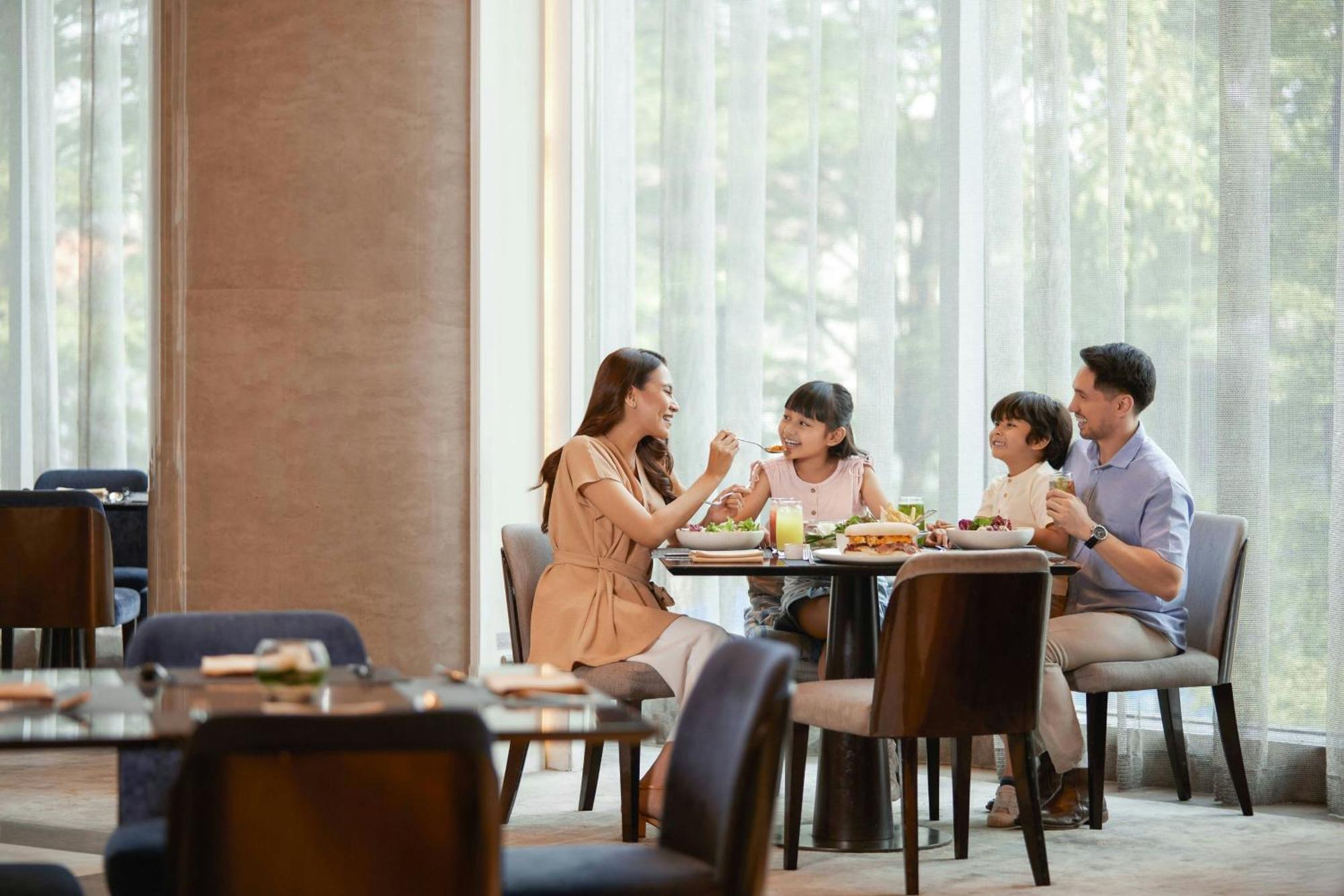 Sheraton Grand Jakarta Gandaria City Hotel מראה חיצוני תמונה